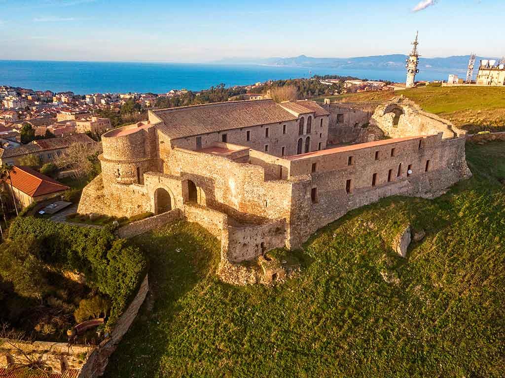 Il Castello Normanno Svevo Di Vibo Valentia Mi Piaci Da Vivere